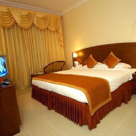 Aj International Hotel Bengaluru Szoba fotó